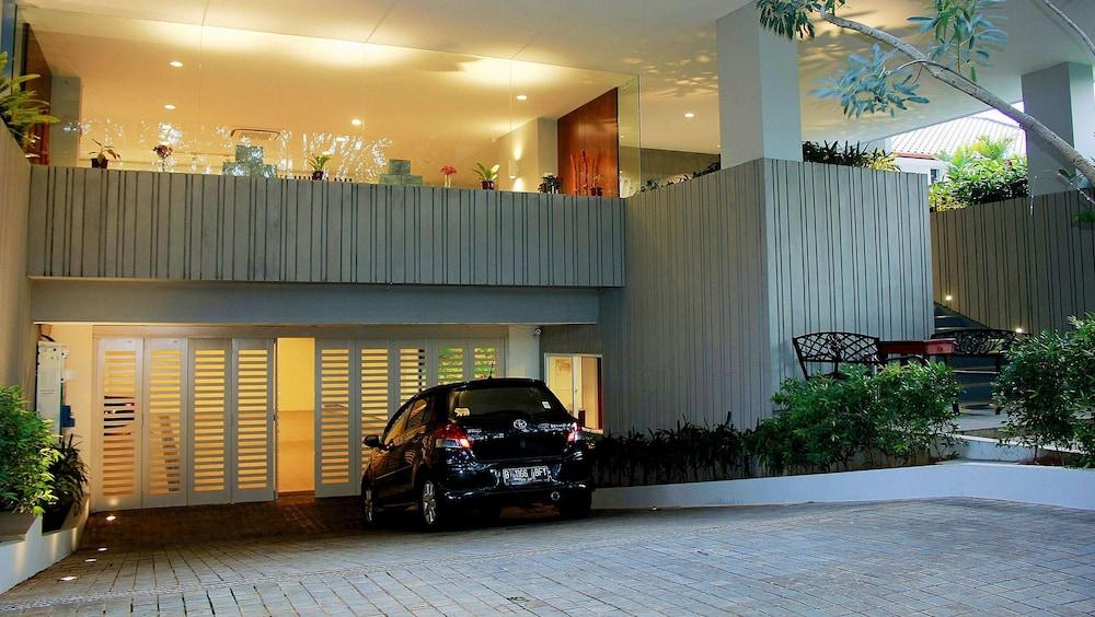 Zen Rooms Patra Kuningan Syariah Jacarta Exterior foto